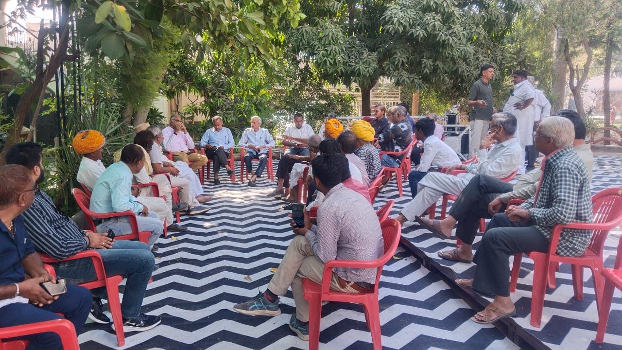 बनेडा गाँव की चरागाह भूमि व बंजर जमीन के लिए विकास समिति का गठन